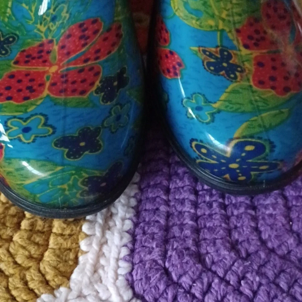 Sloggers floral slip on shoes, floral, waterproof, comfy, stylish,  sz 9